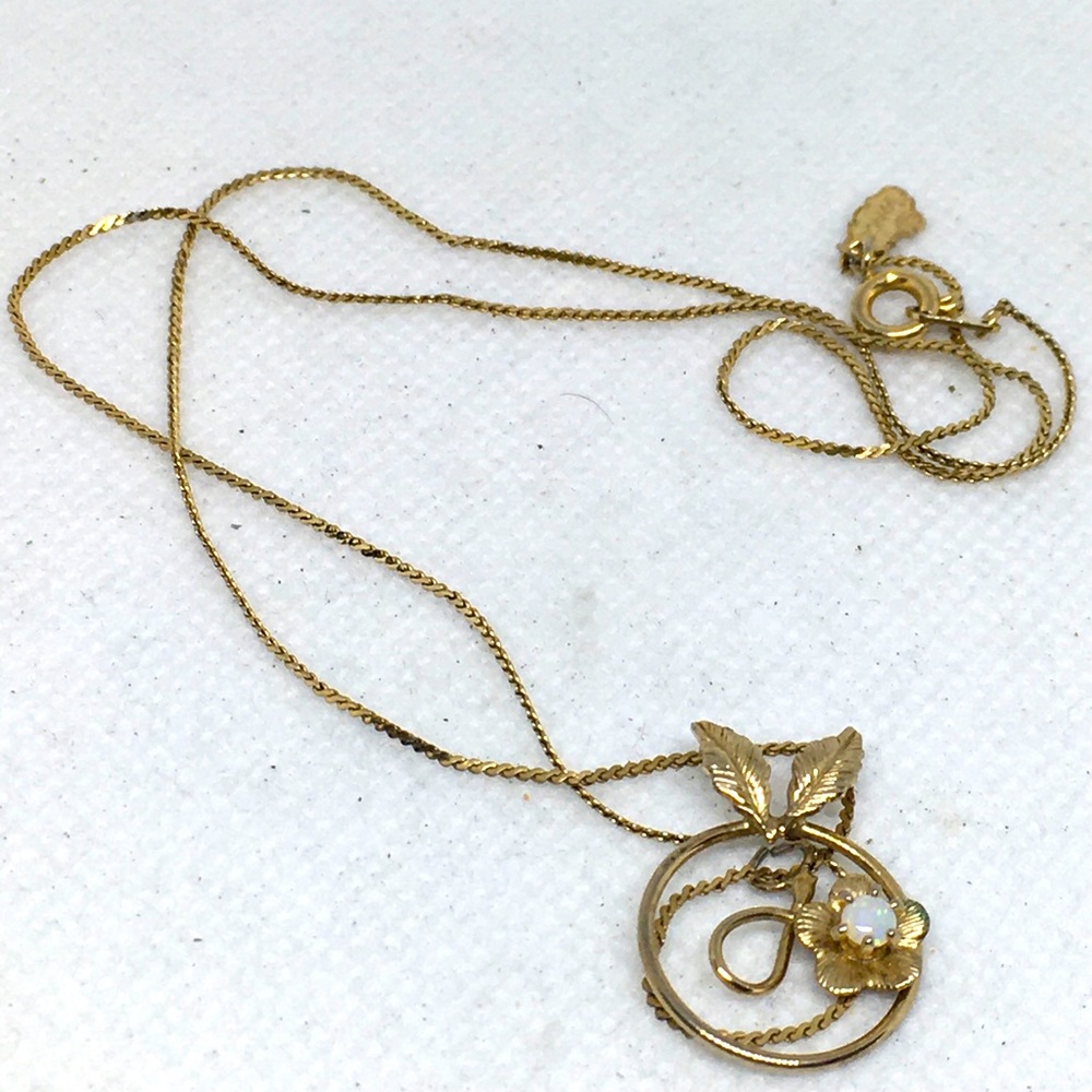 Giovanni Dainty Gold Necklace With Opal Floral Pendant